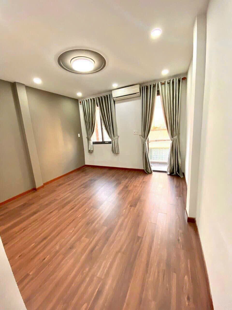 Cần bán gấp nhà hẻm xe hơi đường 32, 40m2 vuông vức mới hoàn công
