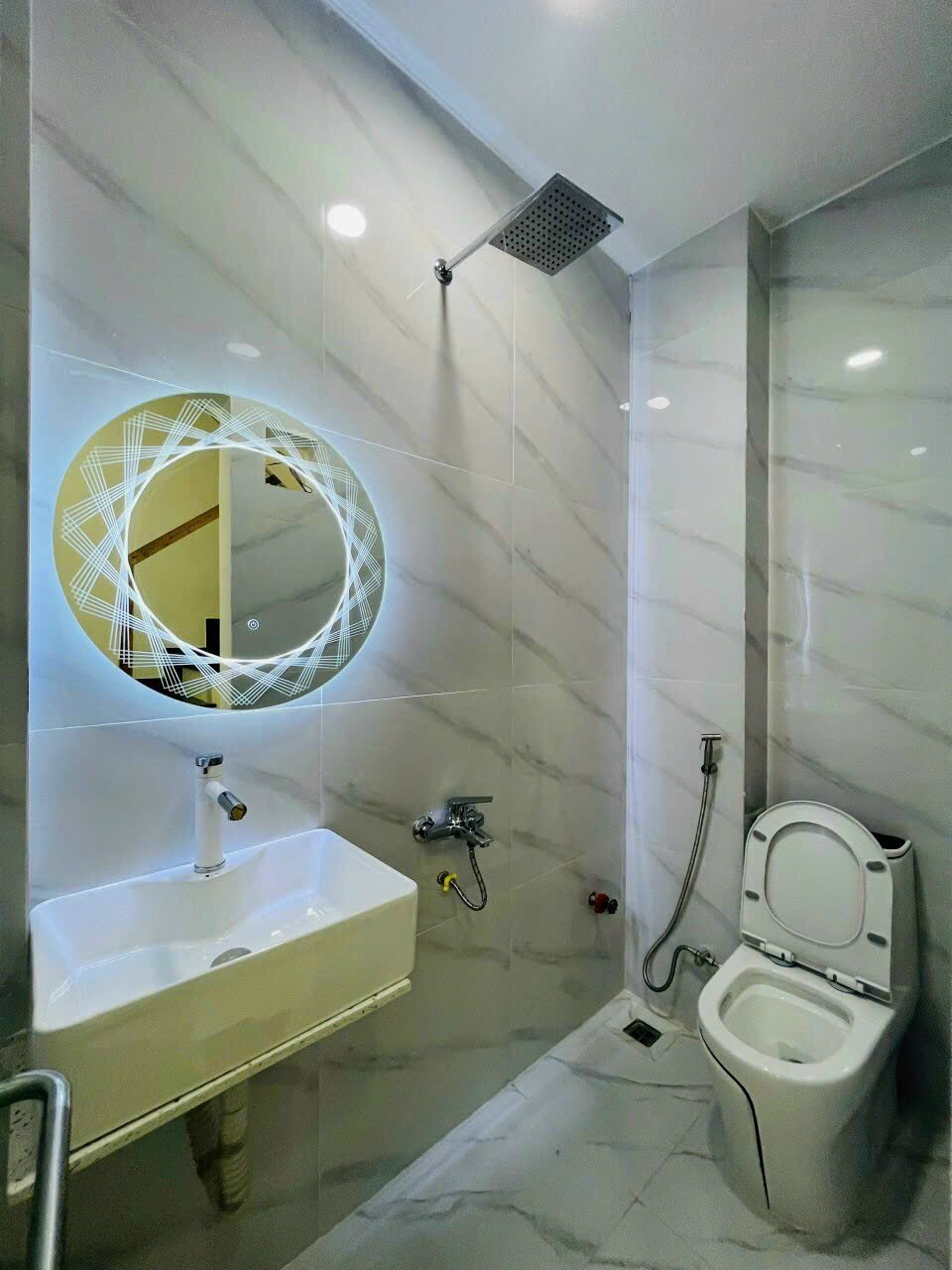 Trần Quang Đạo, quận 9, nhà đẹp hẻm xe hơi 3m x 7m