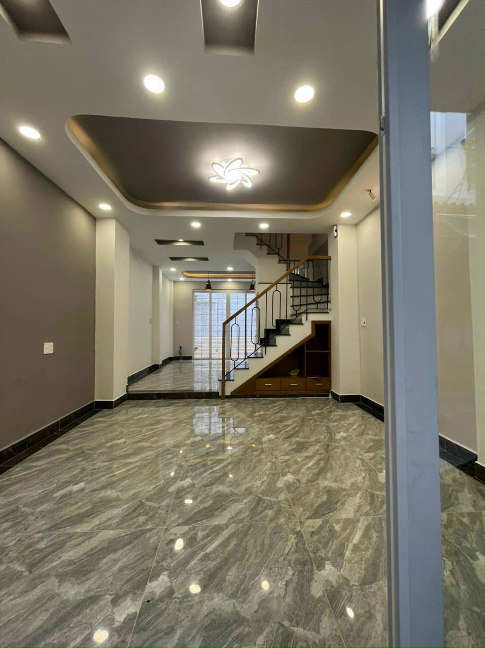 Bán gấp nhà Hoà Hảo 4,5m x 9m, 3 ngủ, 4 vệ sinh