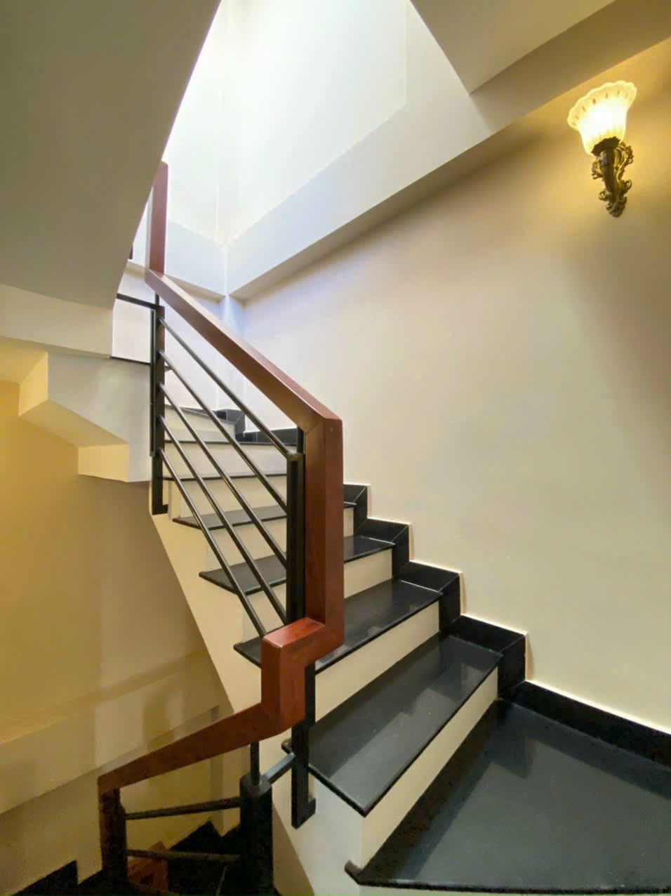 Nhà hẻm oto Hùng Vương 42m2 4PN, 4WC vào ở ngay