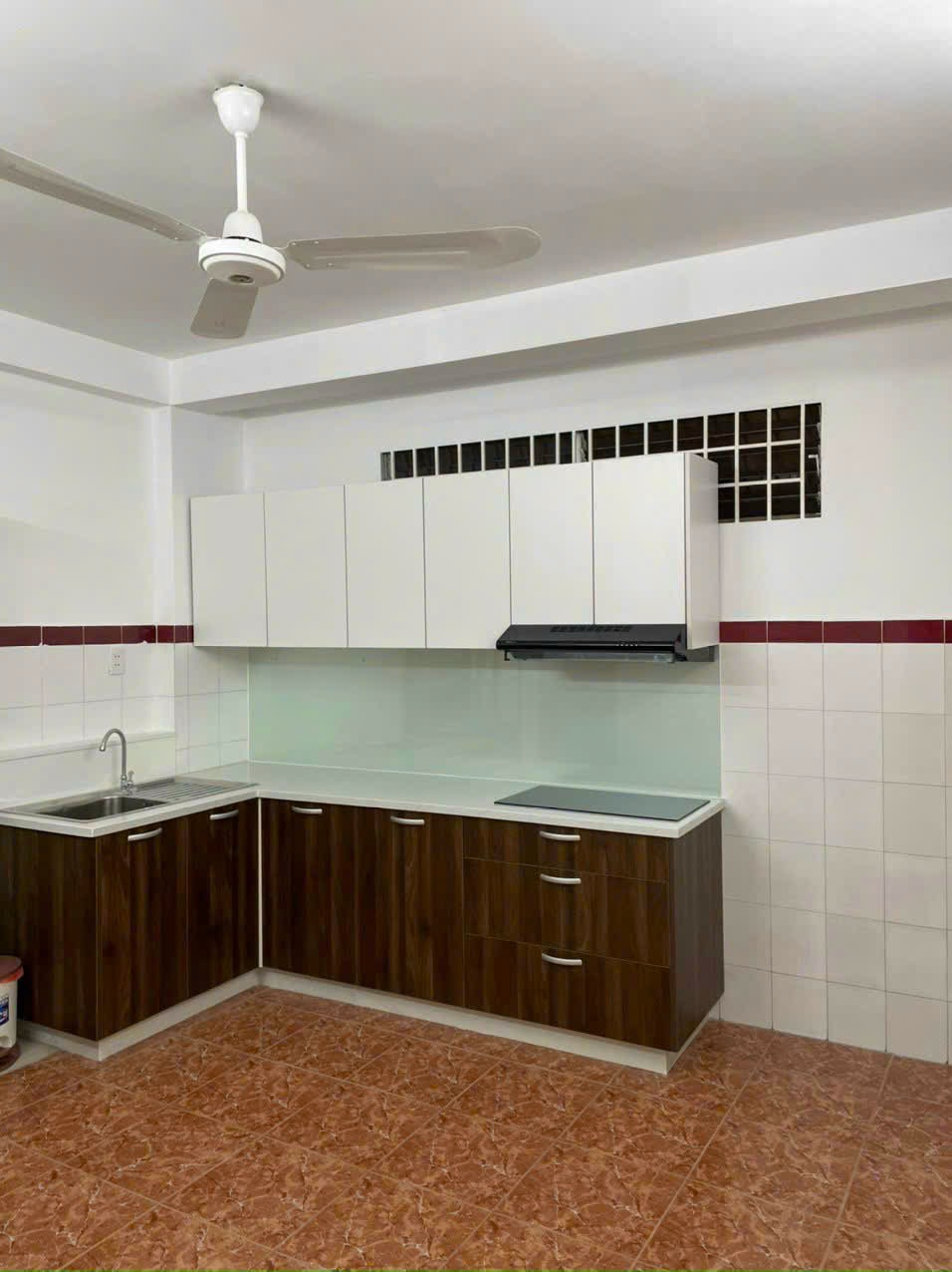 Bán gấp Bùi Đình Tuý, Quận Bình Thạnh, 4,25m x 10,8m có SHR 4PN 4WC
