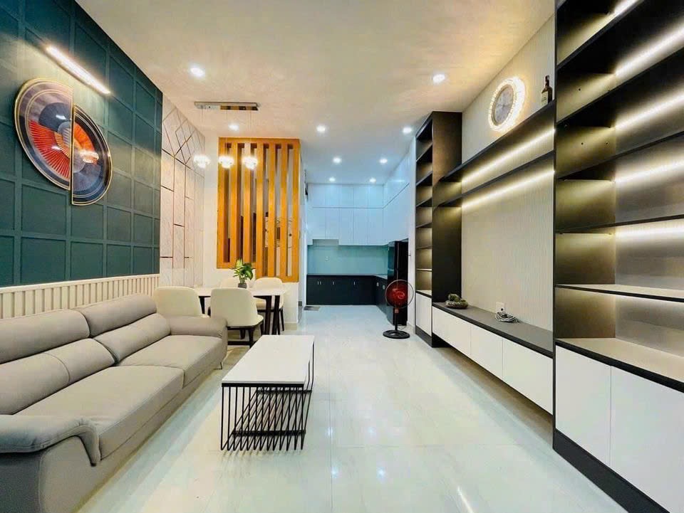 Bán gấp nhà Nguyễn Thái Bình, Phường 4, Quận Tân Bình, 4,3m x 8m, 3PN, 3WC
