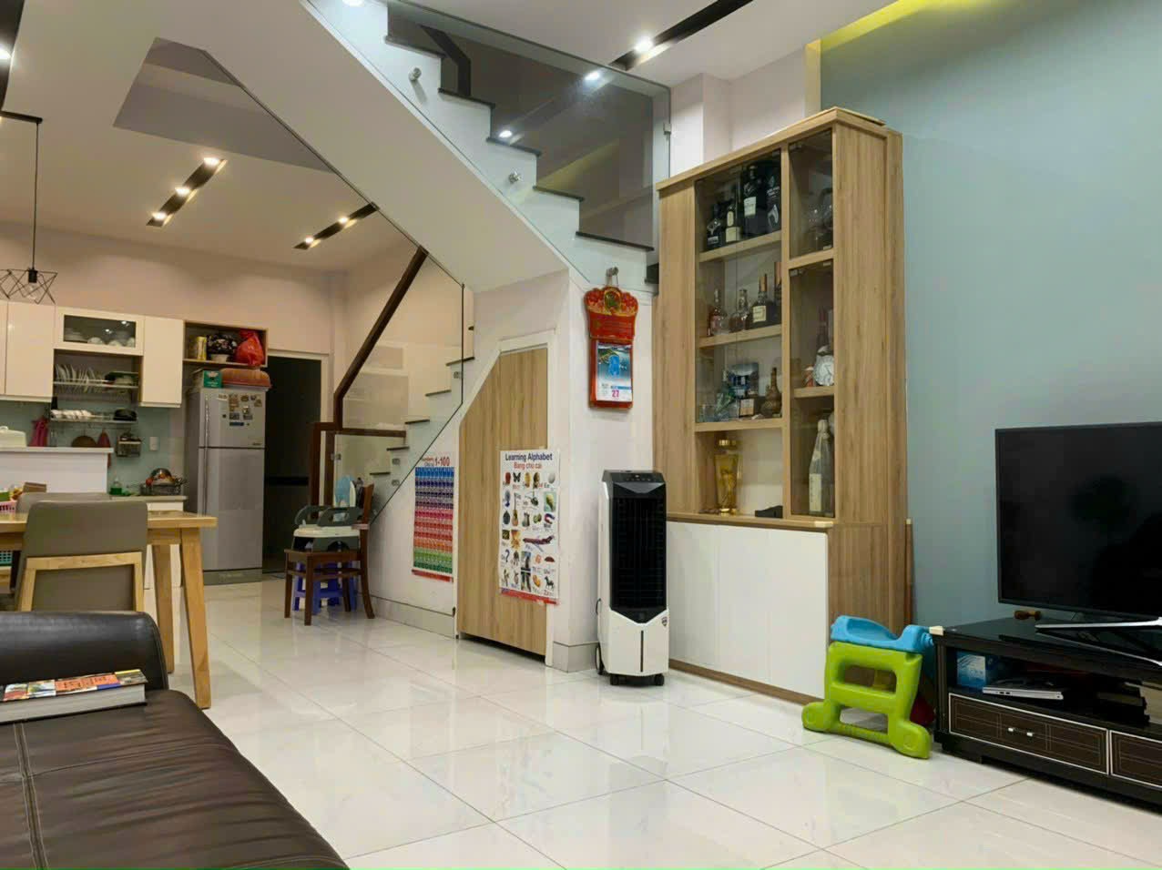 Nhà hẻm Lê Quý Đôn 4,2m x 13m 3PN 4WC có, Sổ hồng