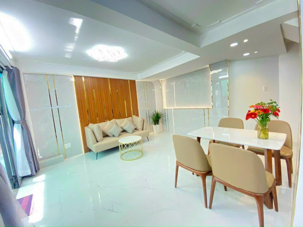 Nhà hẻm xe hơi Nguyễn Hồng Đào 5,5m x 7m 3PN 3WC