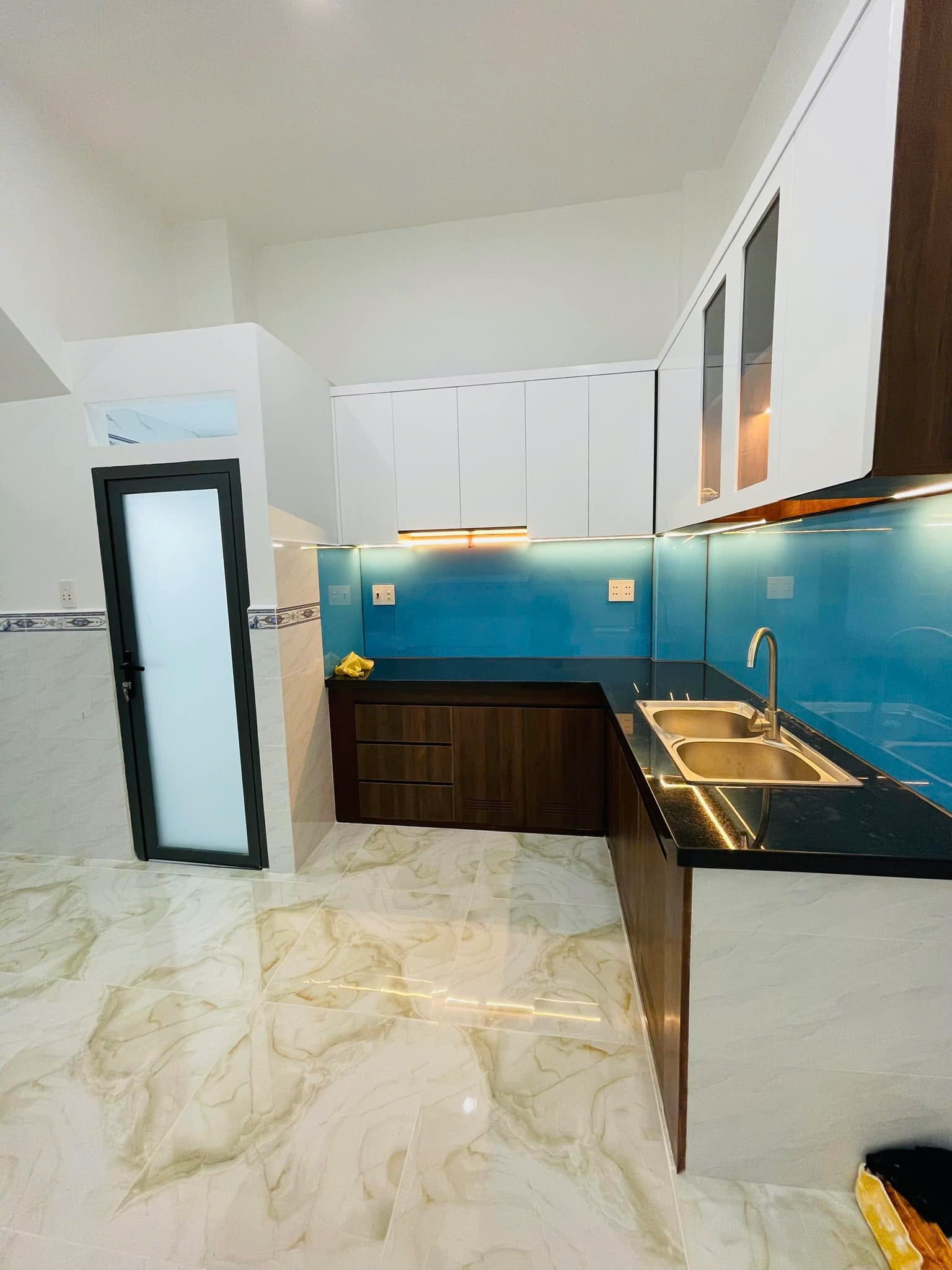 Chốt nhanh nhà Âu Cơ 34m2 2PN 3WC có hẻm xe hơi