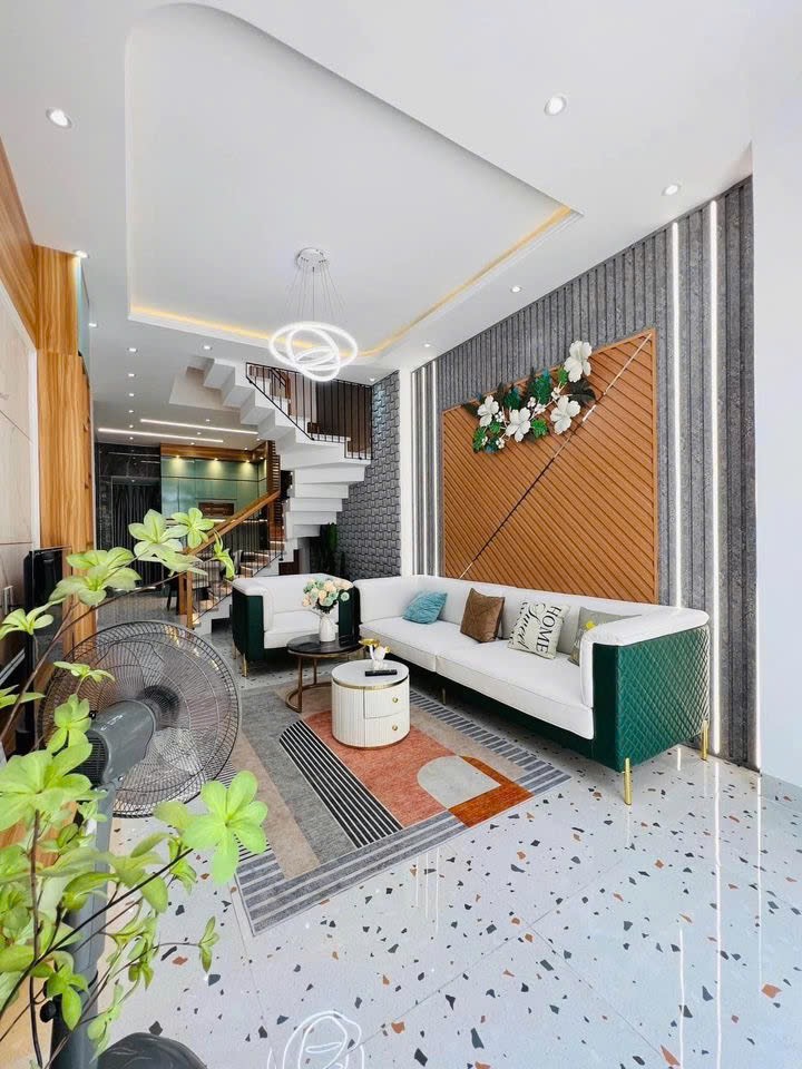 Chốt ngay nhà Học Lạc 33m2 2 ngủ, 3 vệ sinh có sổ hồng riêng vào ở ngay