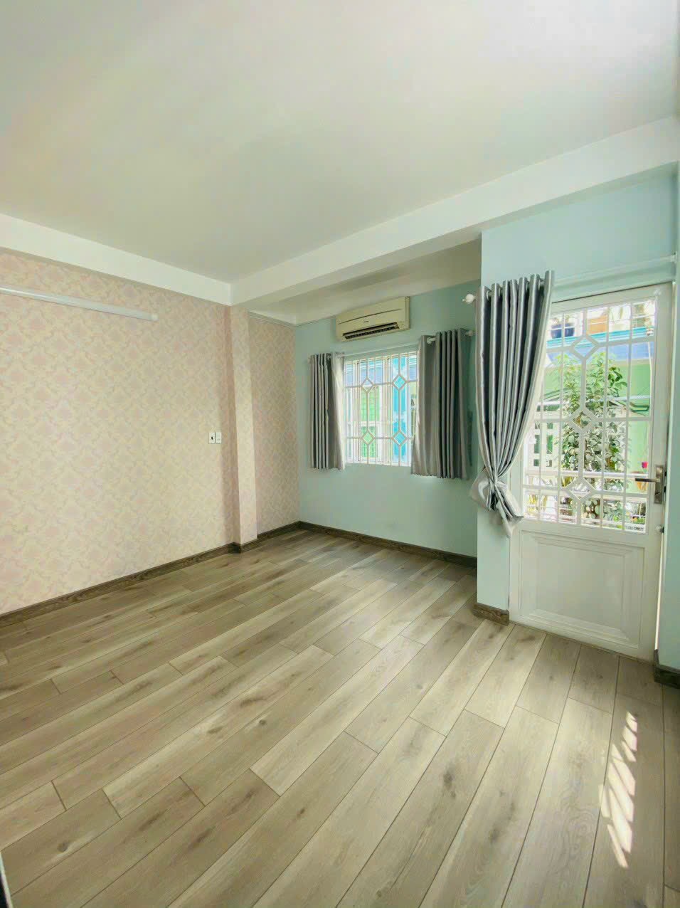 Nhà hẻm Luỹ Bán Bích, 4m x 8m, 3 phòng ngủ, 3wc, có sổ hồng riêng