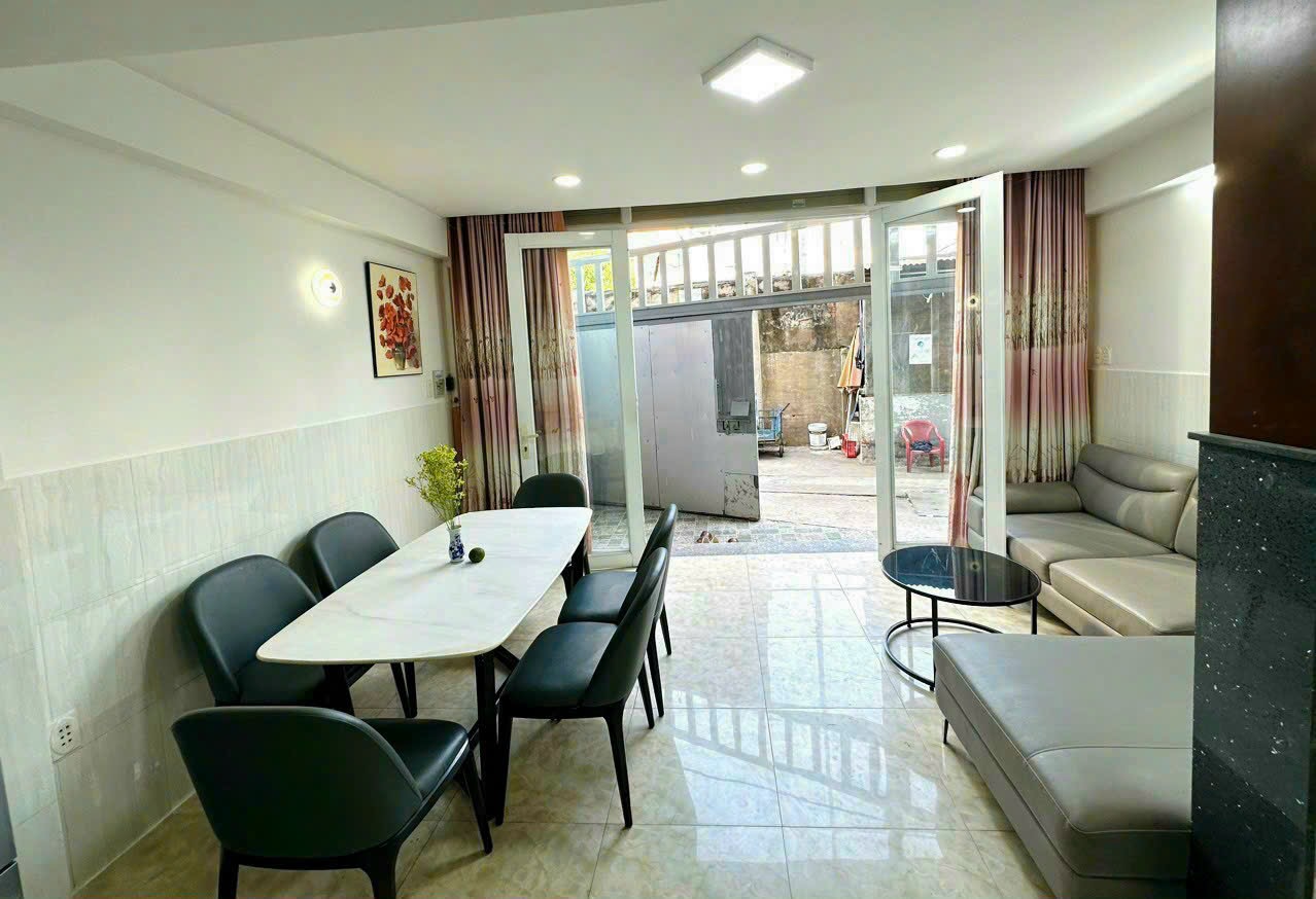 Nhà hẻm xe hơi trung tâm quận 11, 4,8m x 7,7m 4 phòng ngủ, 4wc