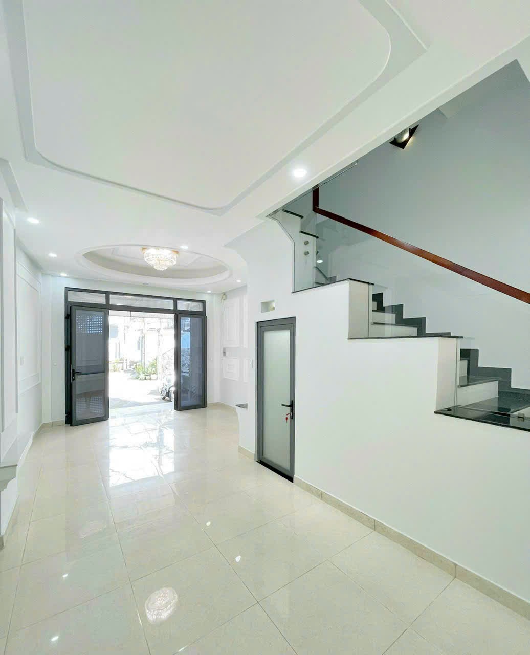 Nhà ngay khu trung tâm tiện ích gần Vạn Hạnh Mall, 4,5m x 14,3m, 4PN, 4WC