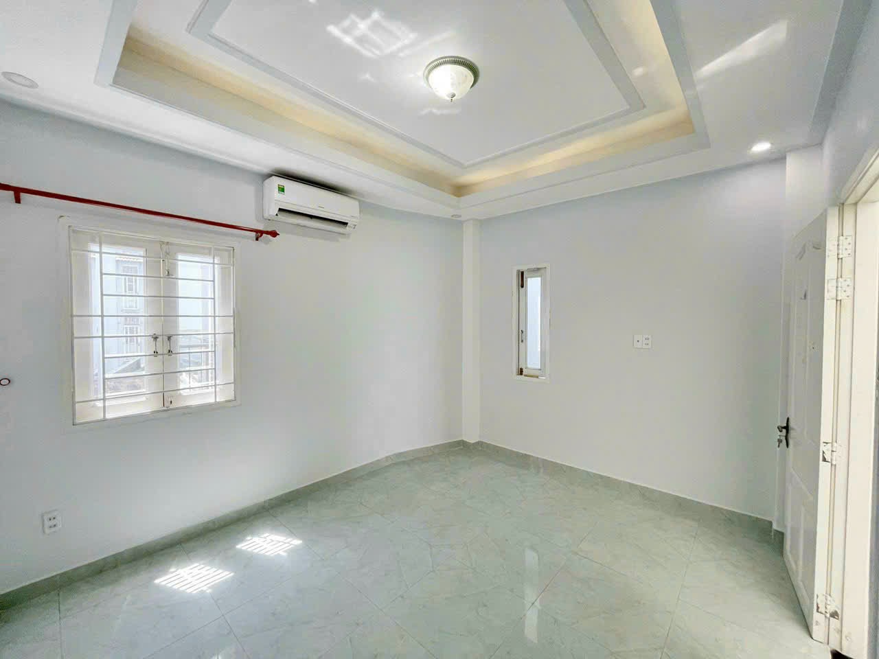 Nhà ngay khu trung tâm tiện ích gần Vạn Hạnh Mall, 4,5m x 14,3m, 4PN, 4WC
