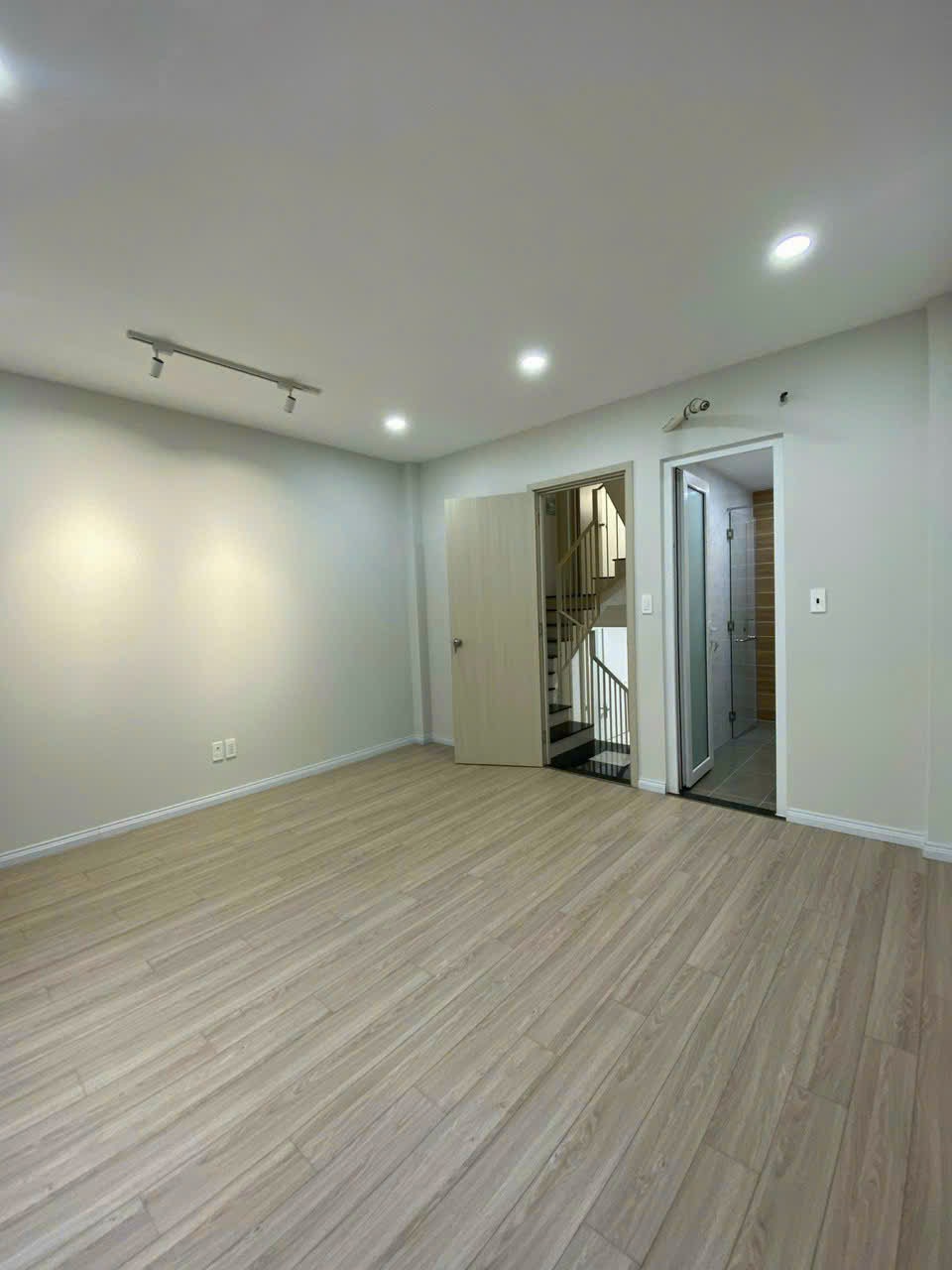 Nhà đẹp hẻm Bàu Cát 1 ,27m2, 2PN, 3WC có sổ hồng riêng