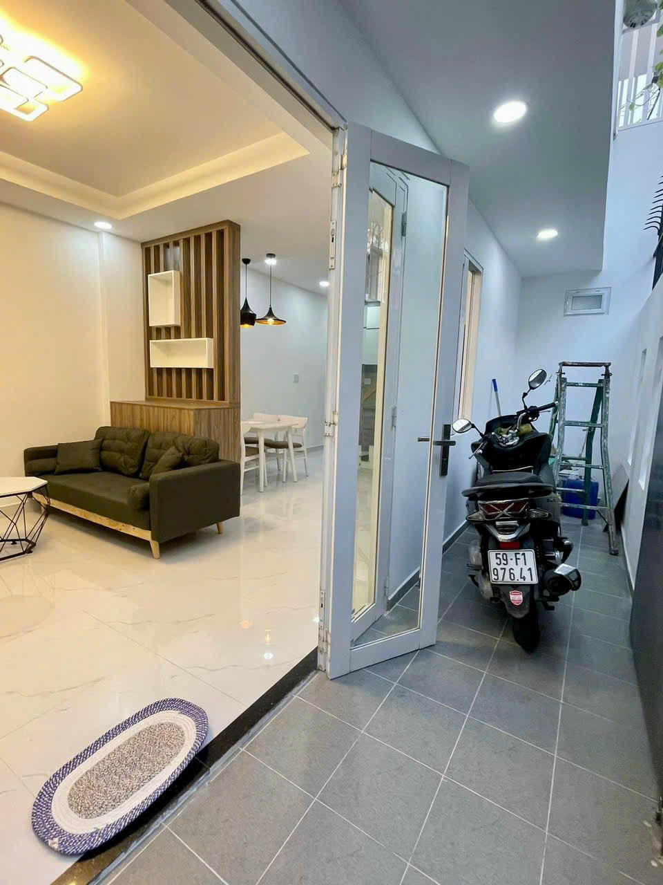 Nhà hẻm xe hơi Âu Cơ, 5m x 8,5m, 3 phòng ngủ, 3wc, có sổ hồng riêng
