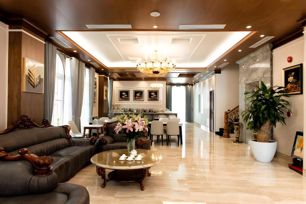 Bán khách sạn Bãi Cháy, Hạ Long - Diện tích 600m2, mặt tiền 30m - View vịnh