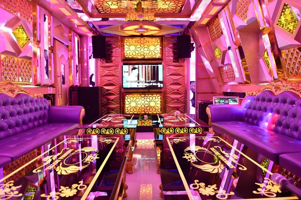 Bán khách sạn Bãi Cháy, Hạ Long - Diện tích 600m2, mặt tiền 30m - View vịnh