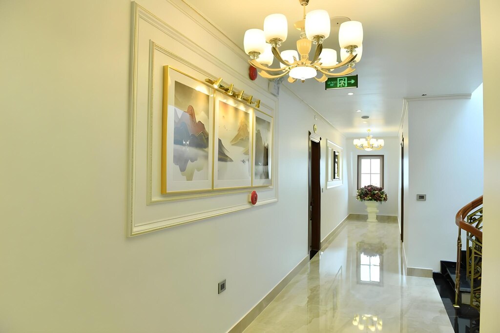 Bán khách sạn Bãi Cháy, Hạ Long - Diện tích 600m2, mặt tiền 30m - View vịnh