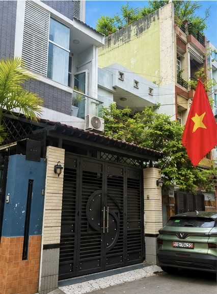 Hàng xóm Cư xá, Lữ Gia, Lý Thường Kiệt 90m2, giếng trời đón sáng, xe hơi ngủ nhà