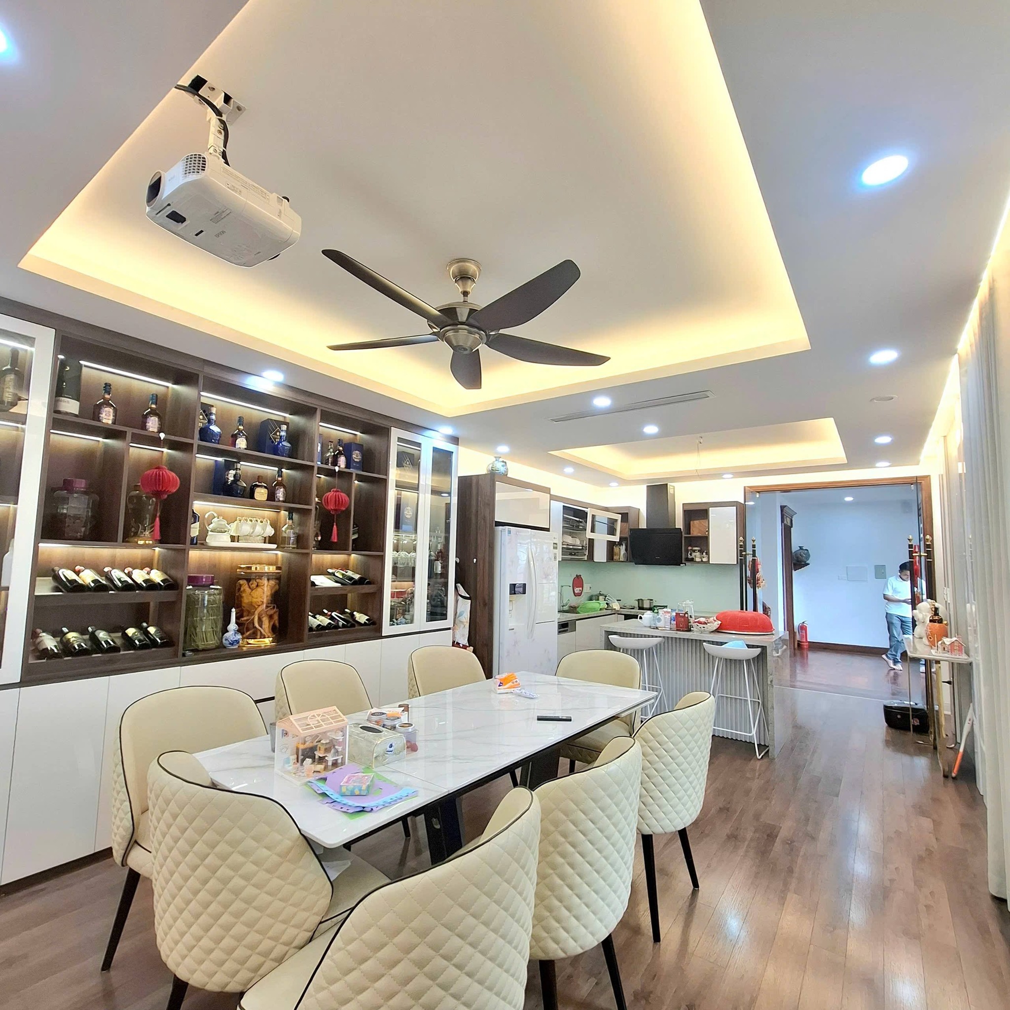 Bán nhà phố Vương Thừa Vũ, Thanh Xuân, lô góc, 3 mặt thoáng, 8 tầng thang máy