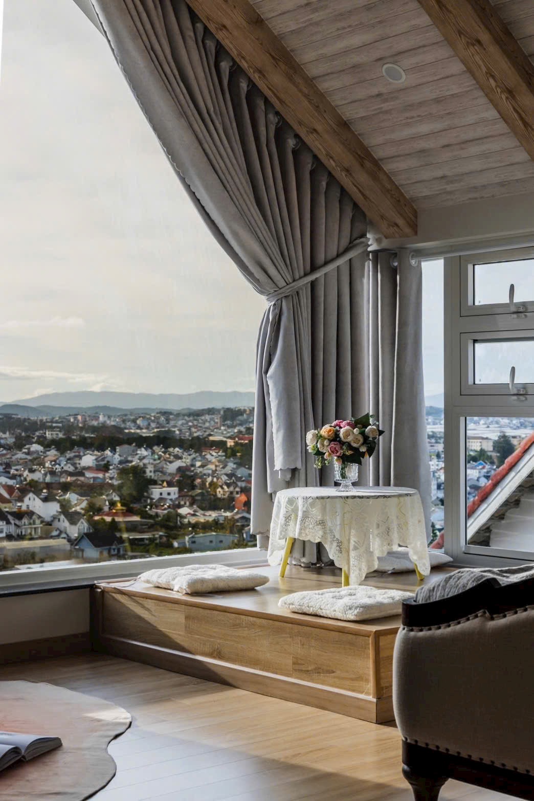 Căn vill đẹp đẳng cấp tại Nam Hồ có hồ bơi, view triệu đô