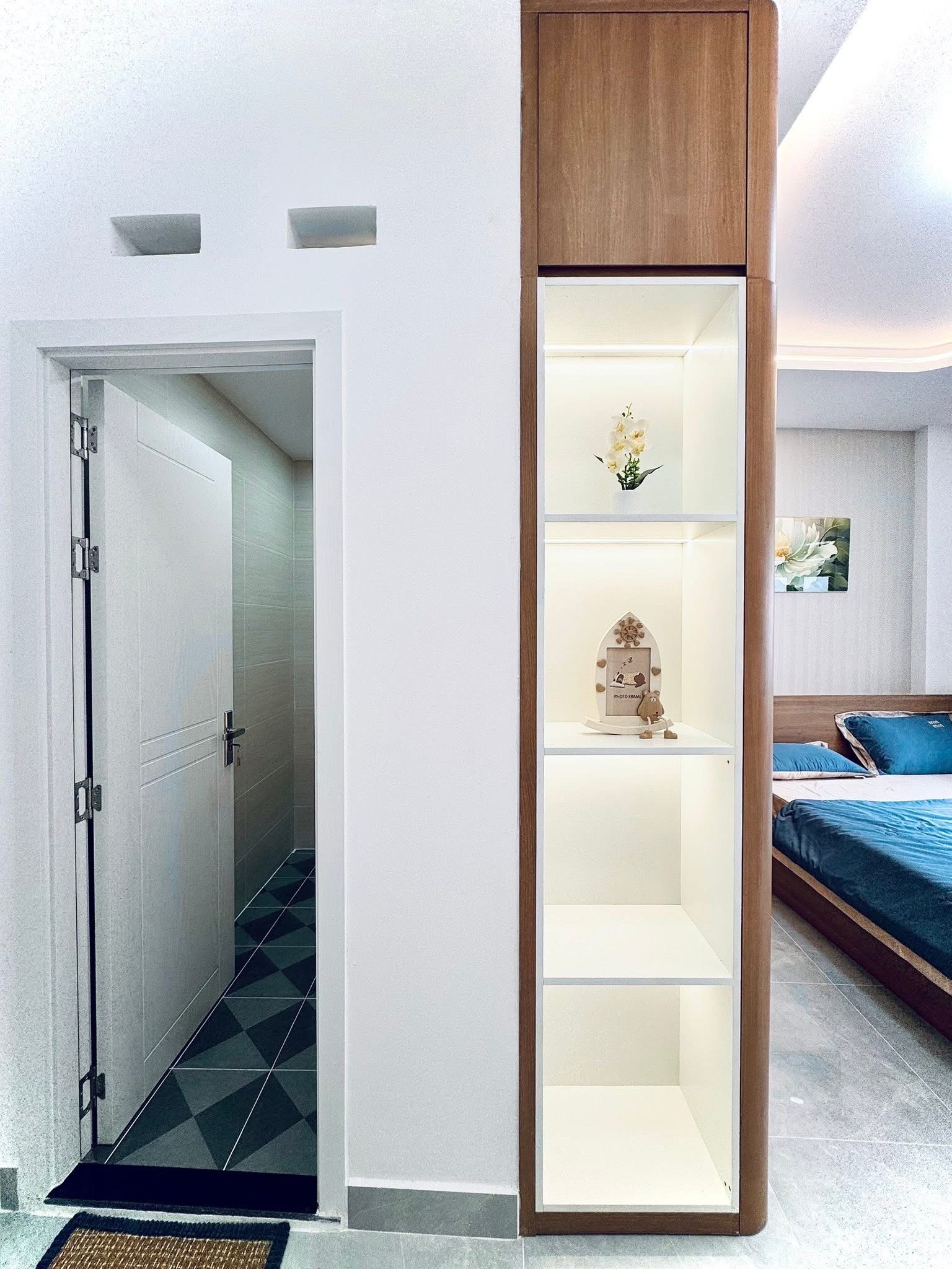Nhà hẻm ô tô 4 chỗ đỗ cổng 4 tầng, ngang 4.9m hiếm