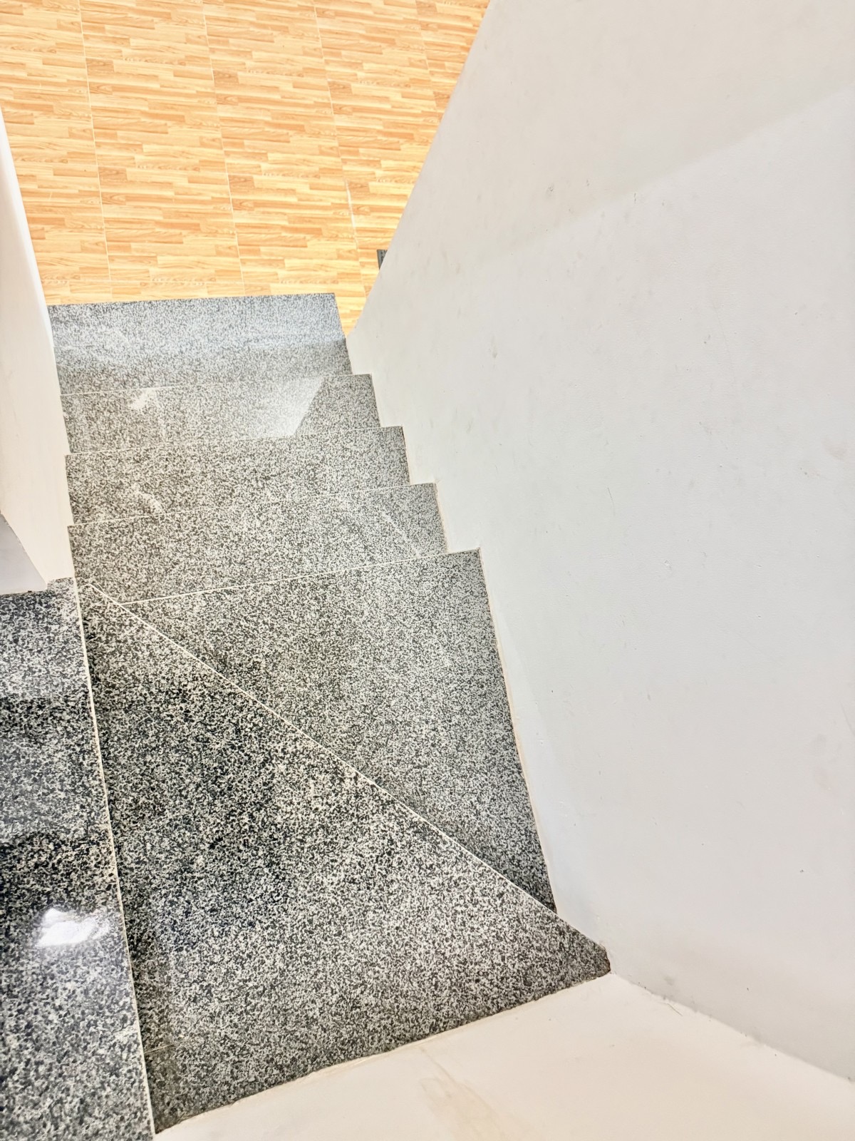 Bán nhà Long Bình - Chỉ 2.8 tỷ - Diện tích 98m2 - 5.3x18.5m - 2 căn nhà riêng biệt, vừa ở và cho thuê