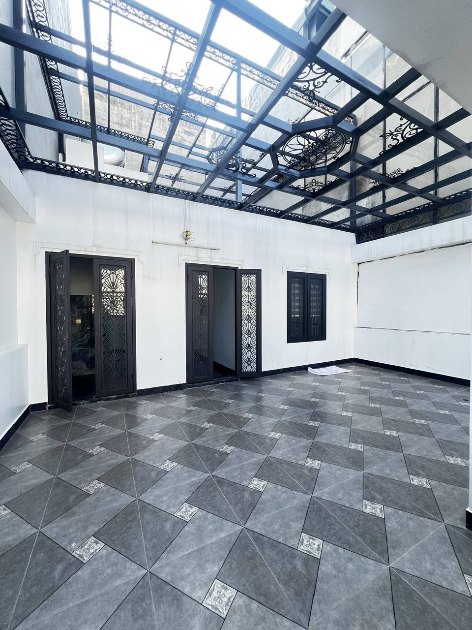 Bán tòa nhà đường Nguyễn Hoàng, 120m2 - 9 tầng, thang máy, kinh doanh