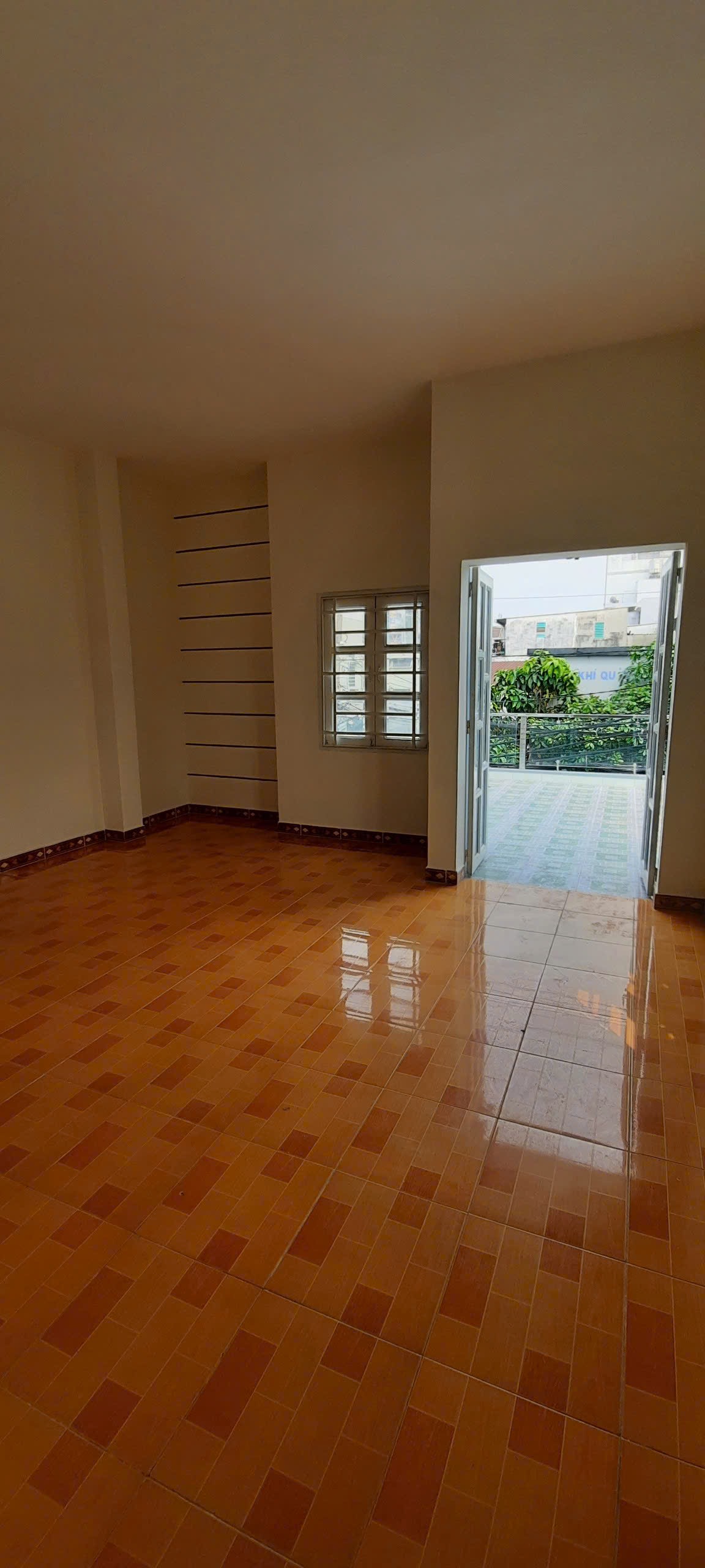 Chính chủ bán gấp nhà mái thái ngang 6m, 1 trệt, 1 lầu, 3 phòng ngủ, 91m2