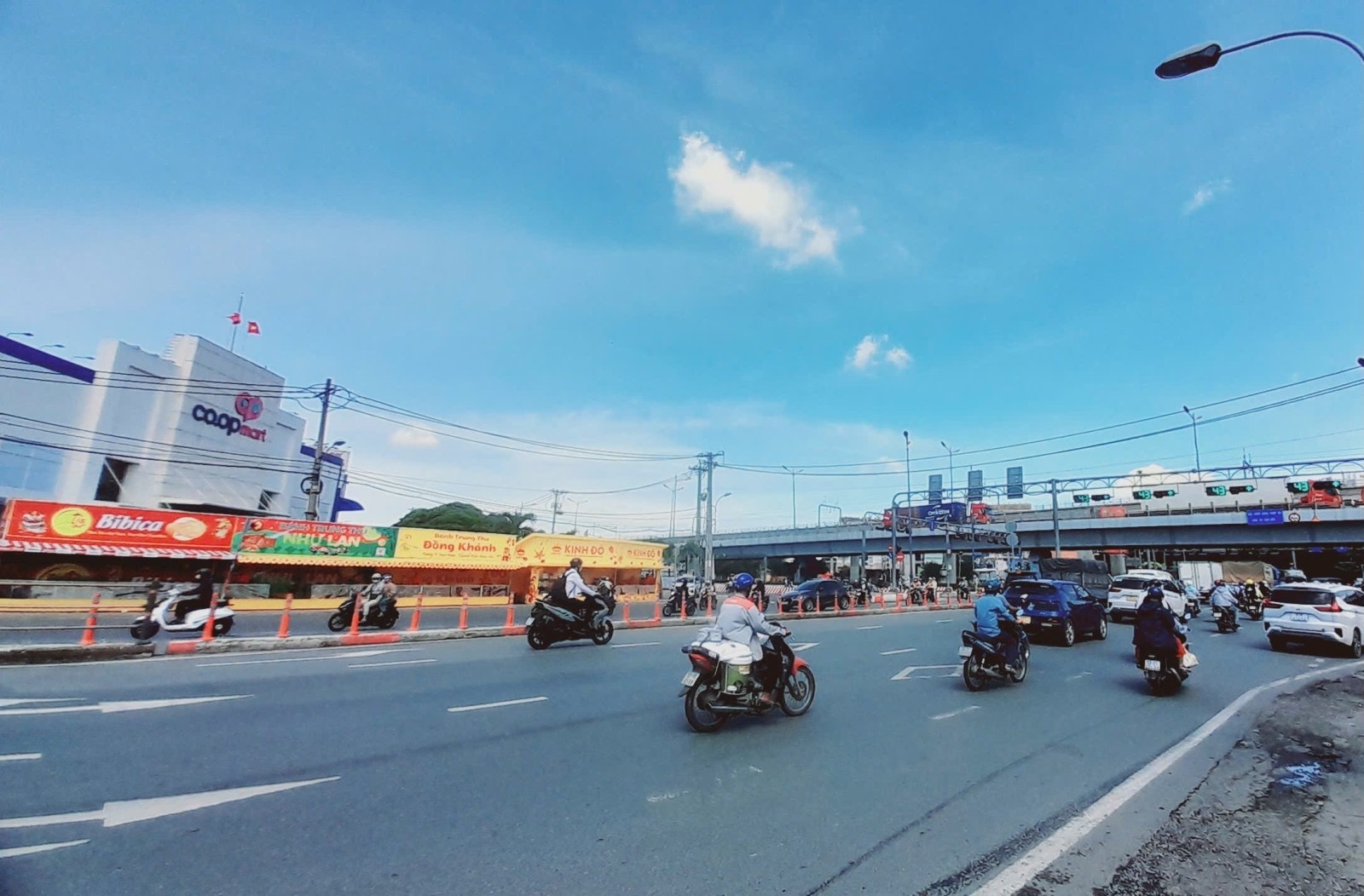 Hiệp Phú - Chỉ 5 tỷ - Nhà 81m2 - Ngay ngã 4 Thủ Đức, Coopmart - Đường Lê Văn Việt - Thủ Đức