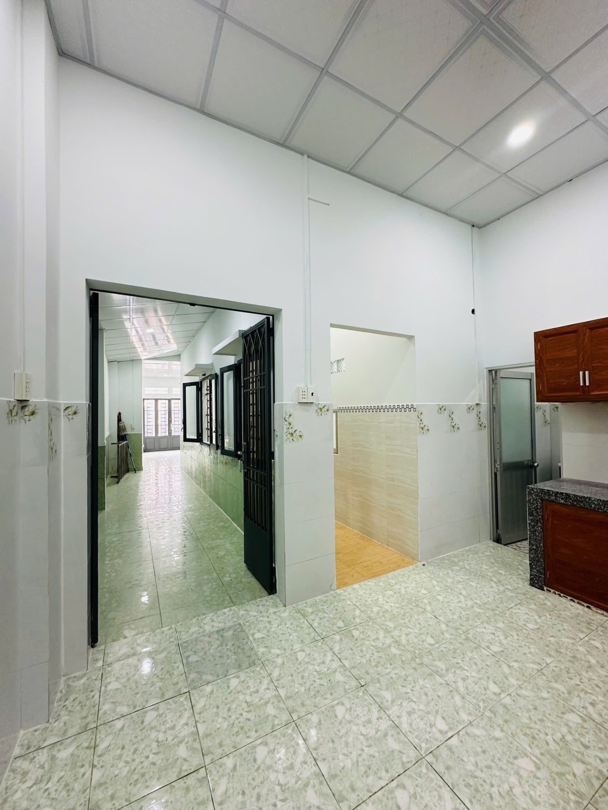 Trường Thọ chỉ 6,1 tỷ, 100m2 sử dụng, hẻm xe hơi, nhà 2 lầu, 3 phòng ngủ, ngang 5m