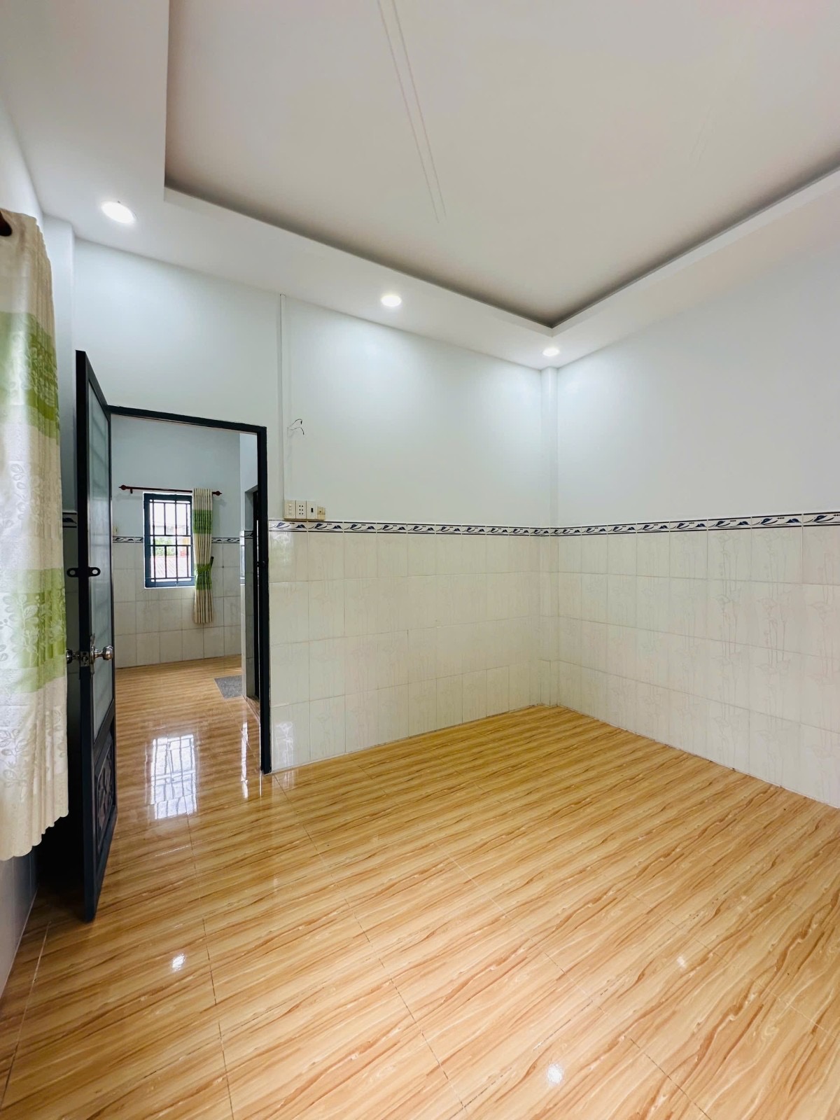 Trường Thọ chỉ 6,1 tỷ, 100m2 sử dụng, hẻm xe hơi, nhà 2 lầu, 3 phòng ngủ, ngang 5m