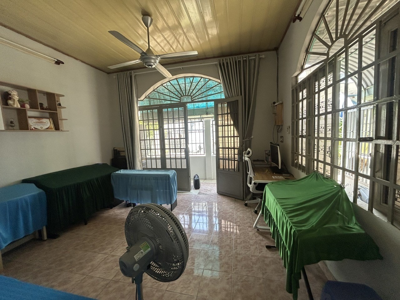 Phường Tân Phú hơn 3 tỷ, 72m2, nhà 2 phòng ngủ, ngang 6,2m, cấp 4 còn mới vào ở ngay