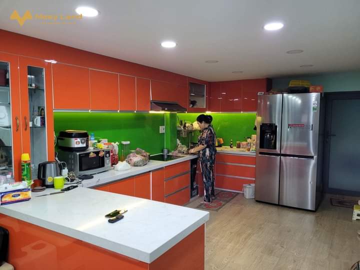 Cần bán gấp nhà, Lê Văn Việt, quận 9, hẻm ô tô 6m, 4 tầng lầu 105m2, giá 6,75 tỷ