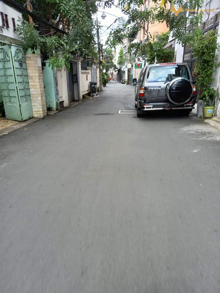 Cần bán gấp nhà, Lê Văn Việt, quận 9, hẻm ô tô 6m, 4 tầng lầu 105m2, giá 6,75 tỷ