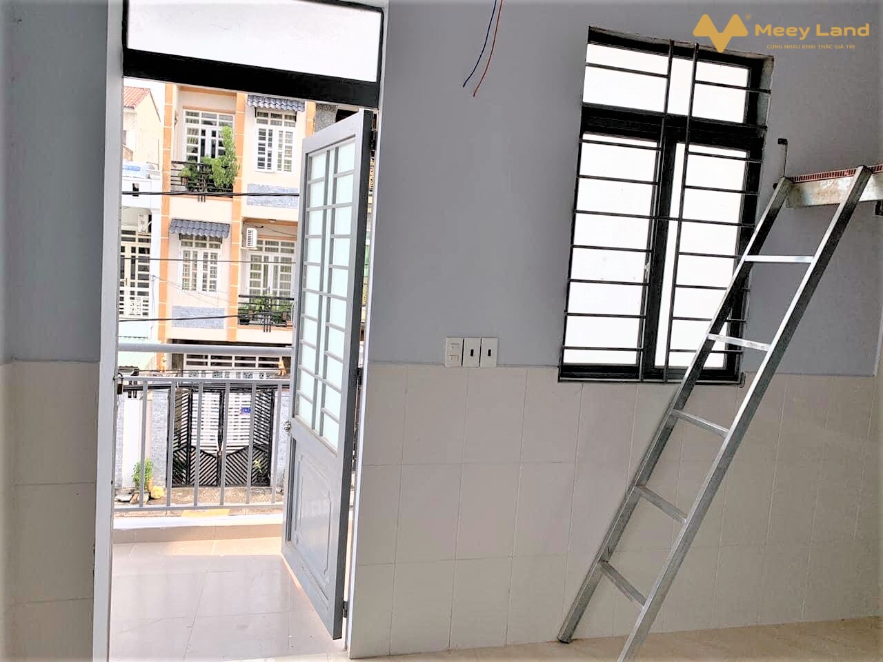 Phòng trọ gác lửng ban công chữ L, siêu thoáng mát ngay Long Trường, quận 9