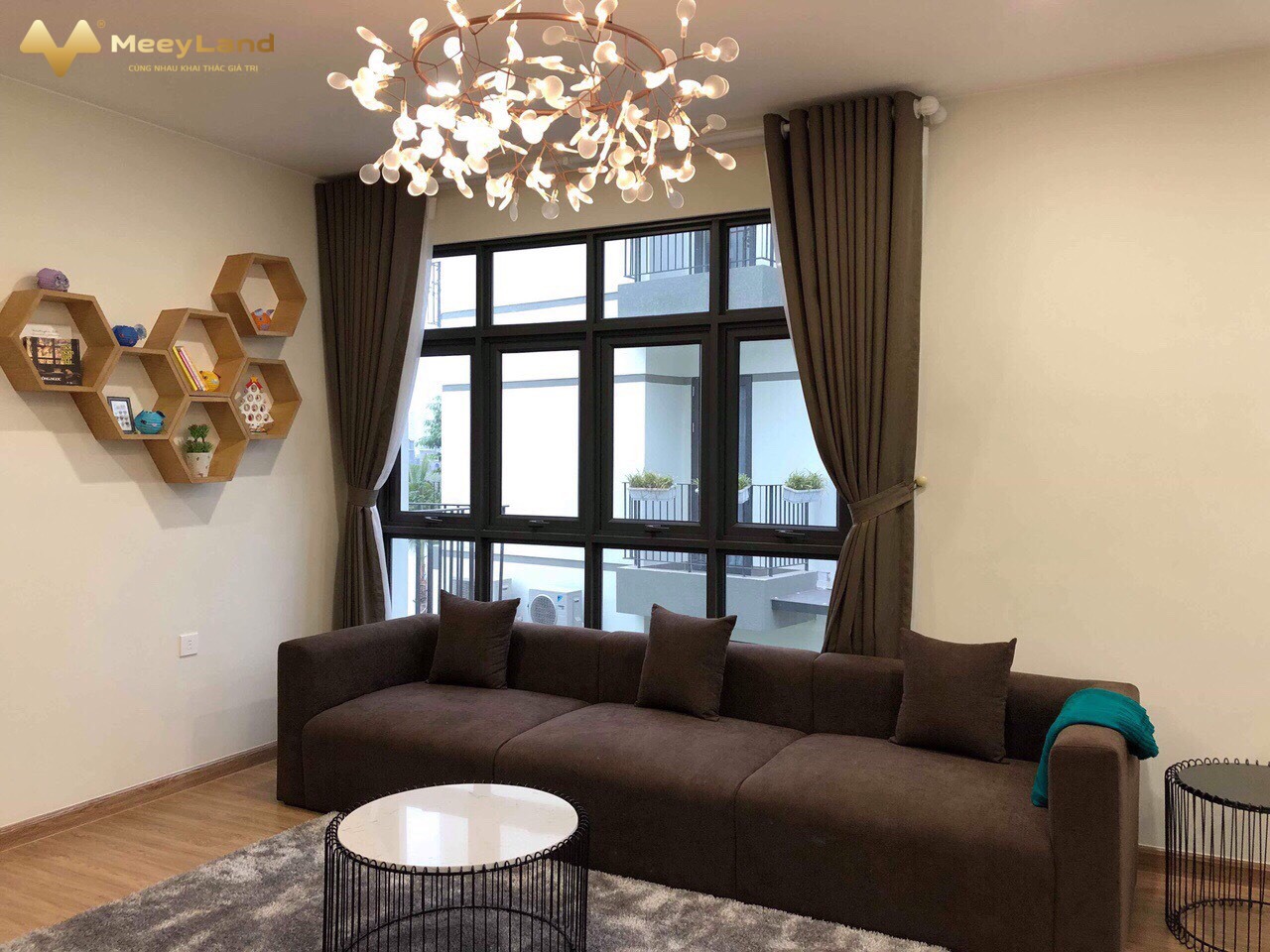 Bán biệt thự Vinhomes Thăng Long, mặt hồ, full nội thất, giá tốt