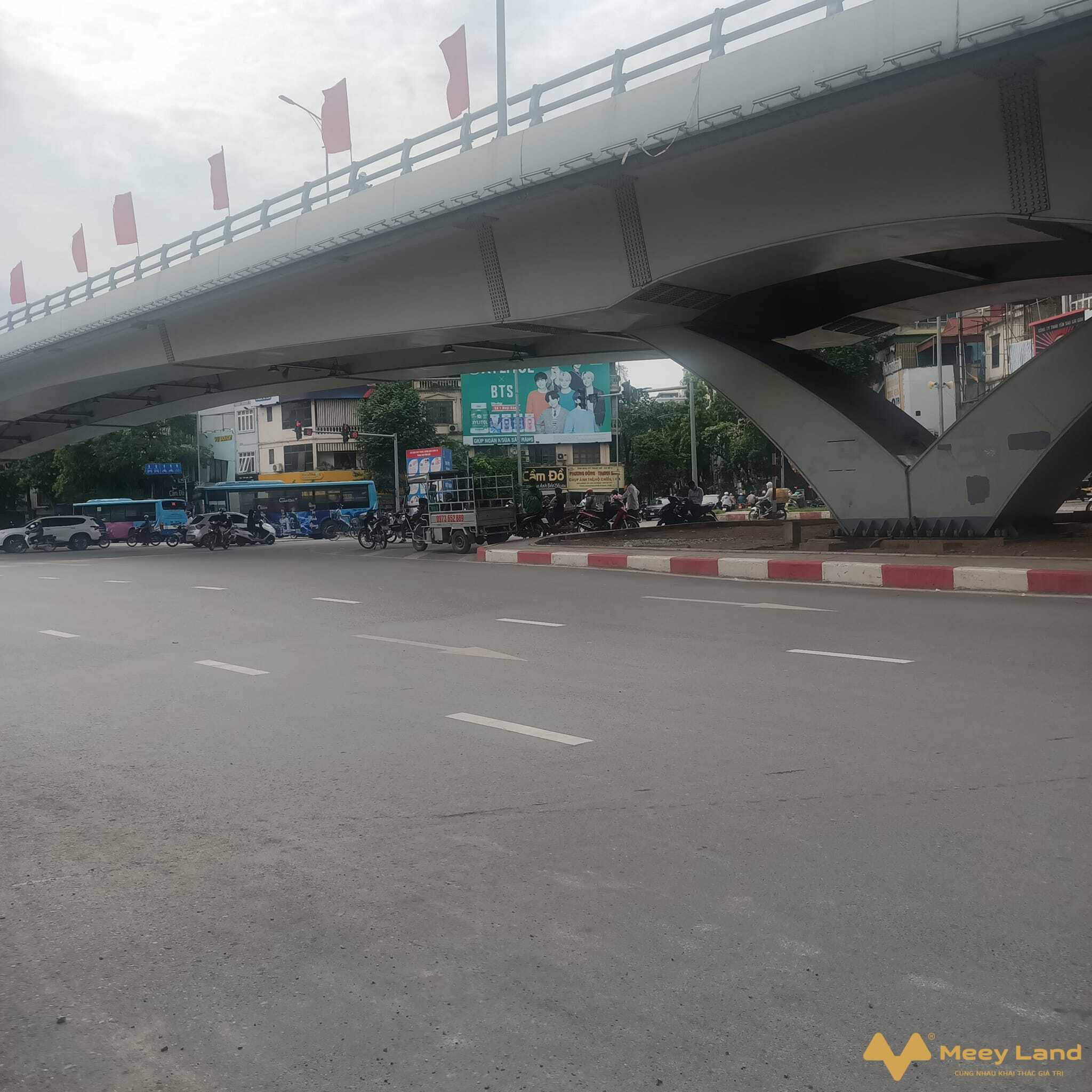 Phân lô, gara phố Phạm Văn Đồng 69m2 x mặt tiền 8m, giá 11,6 tỷ