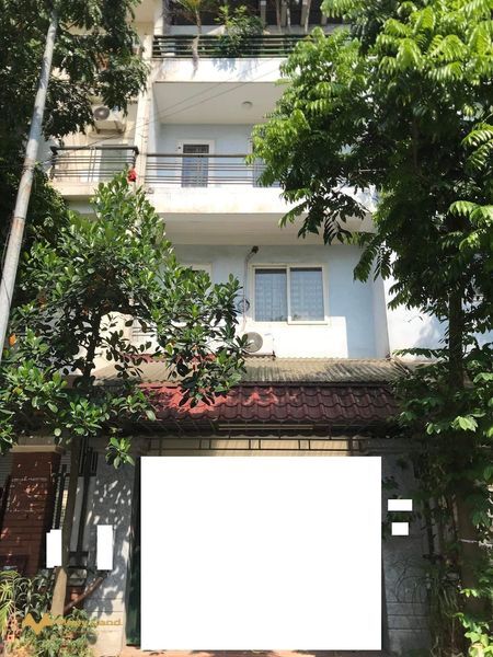 Bán LK Viglacera Đại Mỗ sát Vạn Phúc 76M 4 Tầng-Vỉa Hè-Ô tô Đỗ-Kinh Doanh giá nhỉnh 8 tỷNhà xây mỗi tầng 2 phòng, đã hoàn thiện, thoáng trước sau cực đẹp. Trước sau có khoảng sân theo phong cách nhà vườn, rất phù hợp làm VP công ty, nhà ở yên tĩnh an sinh đỉnh.- Vị trí Nhà Liền Kề nằm gần mặt đường Đại Mỗ tương lai phát triển cực mạnh khi mà các khu đô thị xung quanh đã hình thành, các tuyến đường mới sắp được xây dựng như Lê Quang Đạo kéo dài thông qua KĐT Luis city kết nối Lê Trọng Tấn, dự án mở rộng tuyến đường 70, dự án xây dựng tuyến đường Vũ Trọng Khánh kéo dài nối KĐT Làng Việt Kiều Châu Âu với KĐT Smatscity..., Sa Đôi, Đại Lộ Thăng Long.- Vậy quý khách có nhu cầu vui lòng liên hệ Mr. Vượng 033- 388-1623 để xem nhà và làm việc chính chủ.