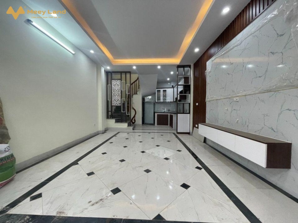 Bán nhà Đại Mỗ gần Tố Hữu, 35m2, 5 tầng, gần đường lớn, tiện ích, giá 5.8 tỷ