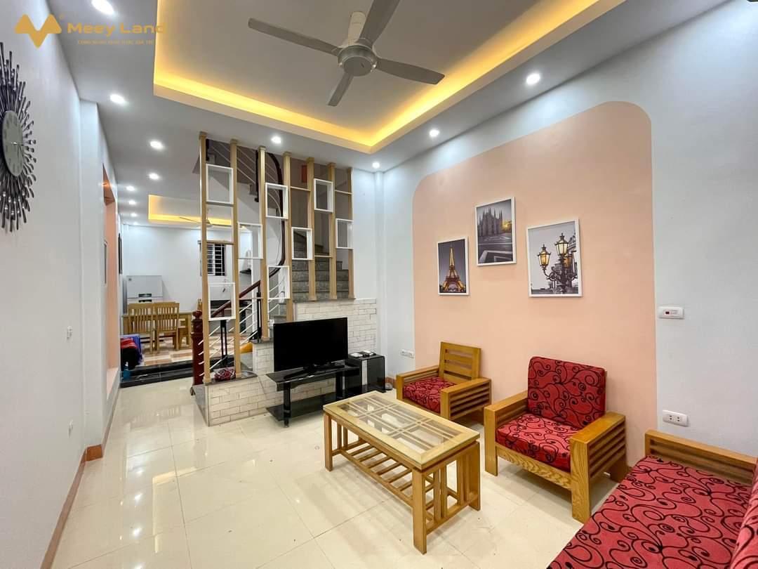 Bán nhà Xuân Phương, dân xây 40m2, 4 tầng, tặng nội thất đẹp, ngõ rộng giá 6.3 tỷ