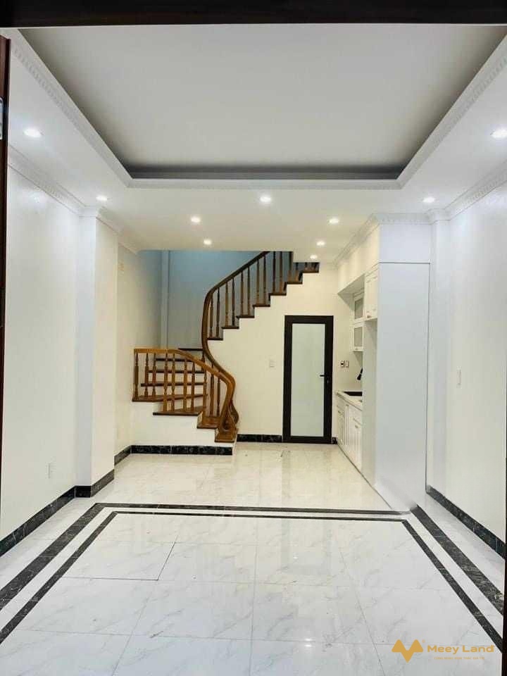 Bán nhà mới Tây Mỗ 34m2, 5 tầng, 4 phòng, nội thất mới, đường lớn giá 5.2 tỷ