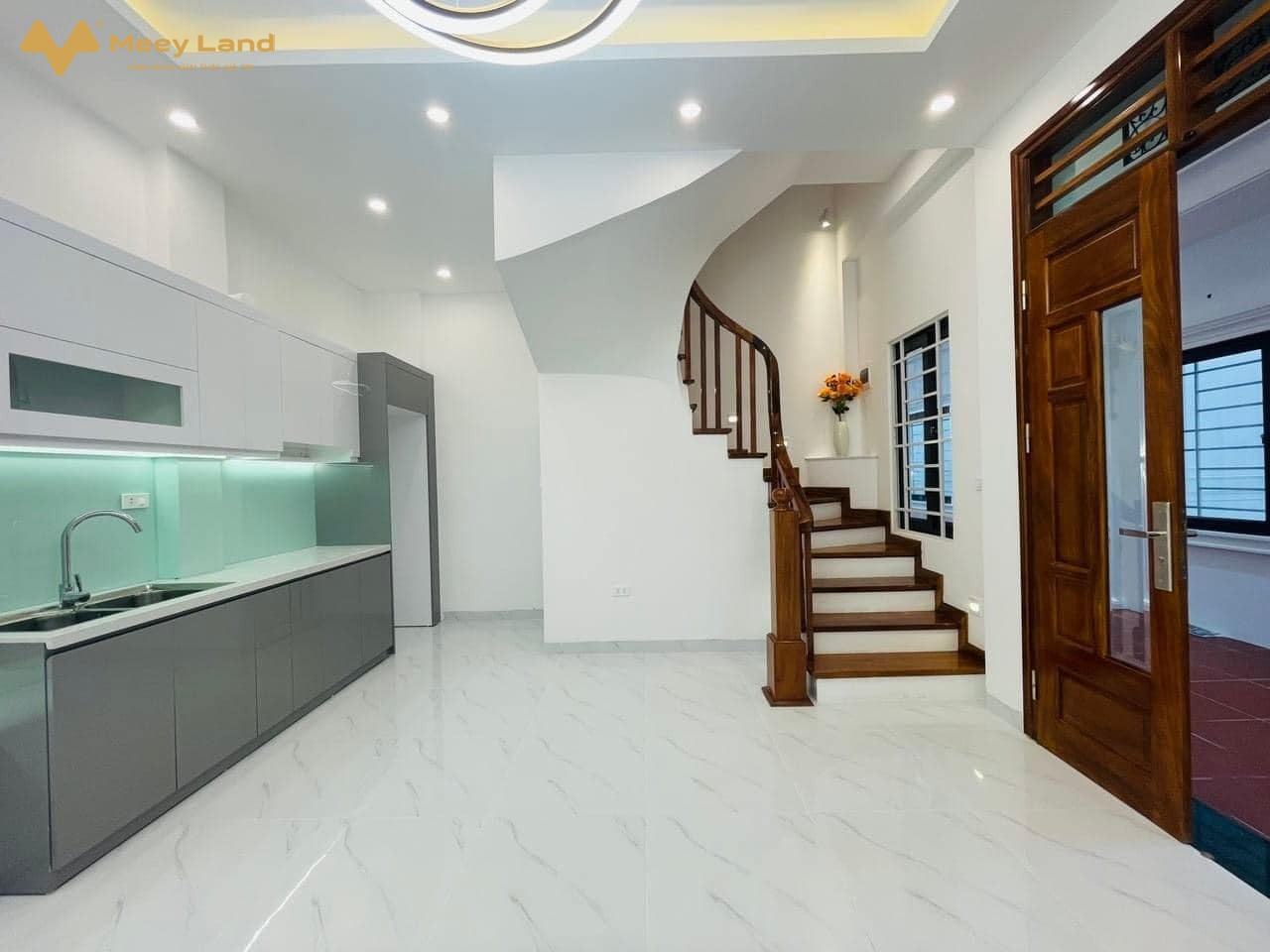 Nhà đẹp Di Trạch 34m2, 5 tầng, 4 phòng, nội thất đẹp, gần đường 32, phố Nhổn