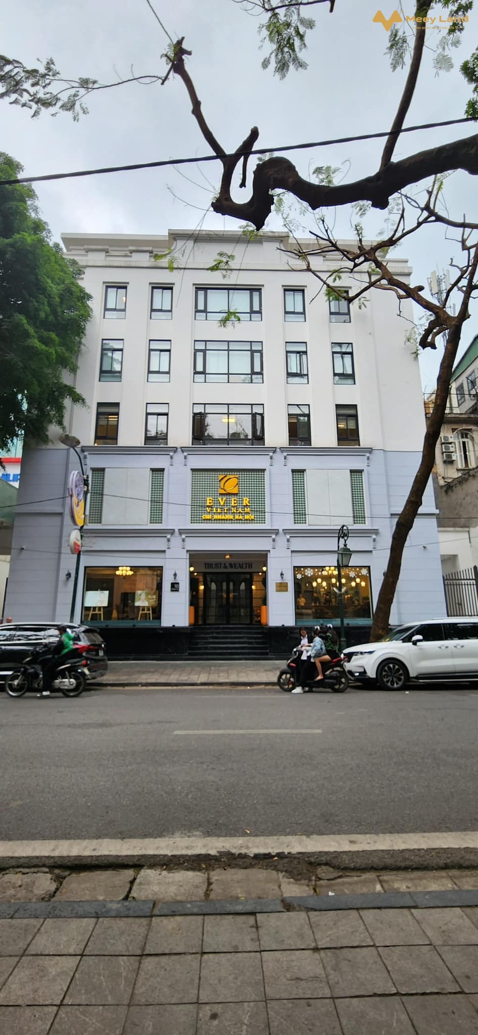 Tòa nhà hoa hậu, trung tâm Đống Đa, diện tích khủng, mặt tiền rộng