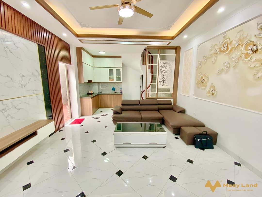 Bán nhà Tây Mỗ, Nam Từ Liêm xây 5 tầng, 4 phòng, đường lớn, ô tô đỗ gần giá 5.6 tỷ