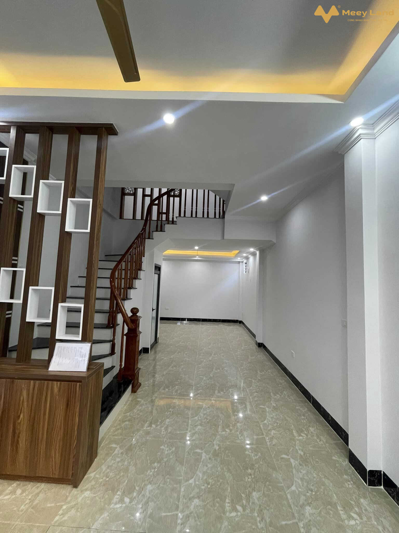 Bán nhà gần phố Lai Xá, phố Nhổn 40m2, 4 tầng, 4 phòng ngủ, ô tô đỗ, đường lớn nhỉnh 5 tỷ