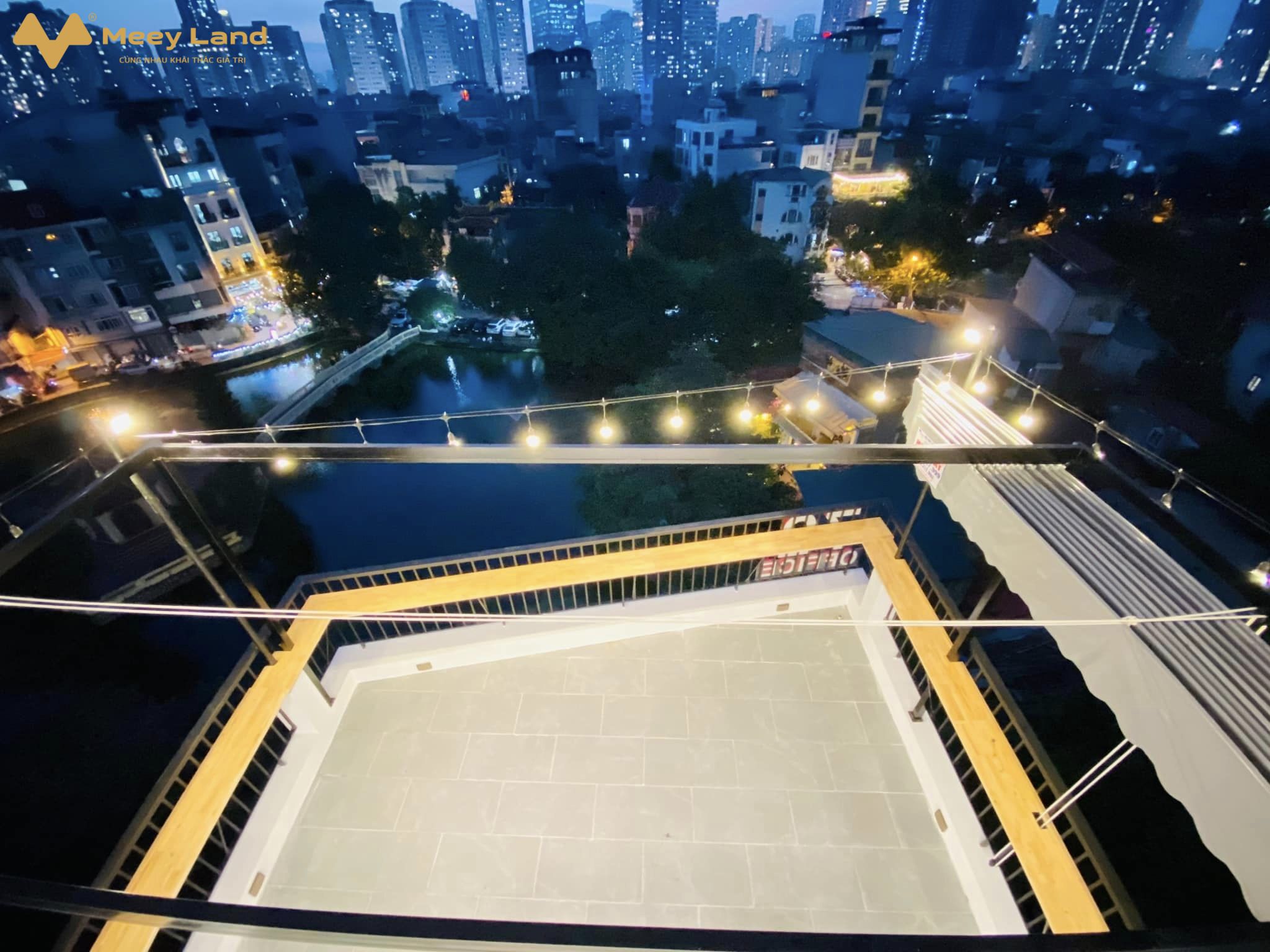 Bán nhà phố Cự Lộc, gần Ngã Tư Sở, cạnh Vinhomes Royal City, 8 tầng thang máy