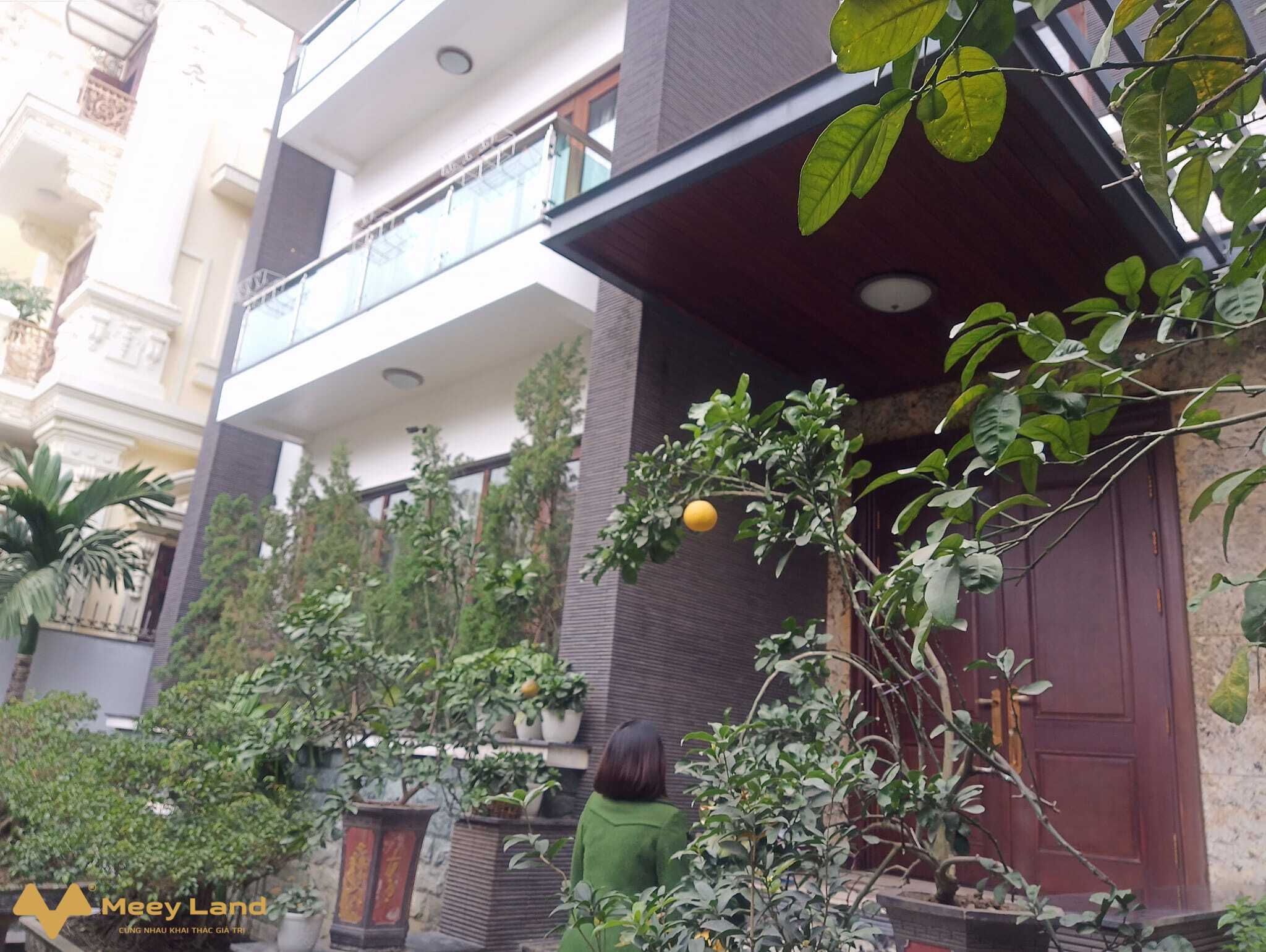 Bán biệt thự lão thành cách mạng, khu đô thị Yên Hòa, trung tâm Cầu Giấy, 300m2, mặt tiền 20m