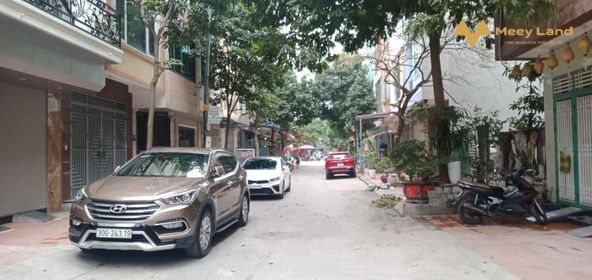 Bán nhà phân lô Văn Khê, Hà Đông, vỉa hè ô tô tránh nhà mới, đẹp, thang máy xịn