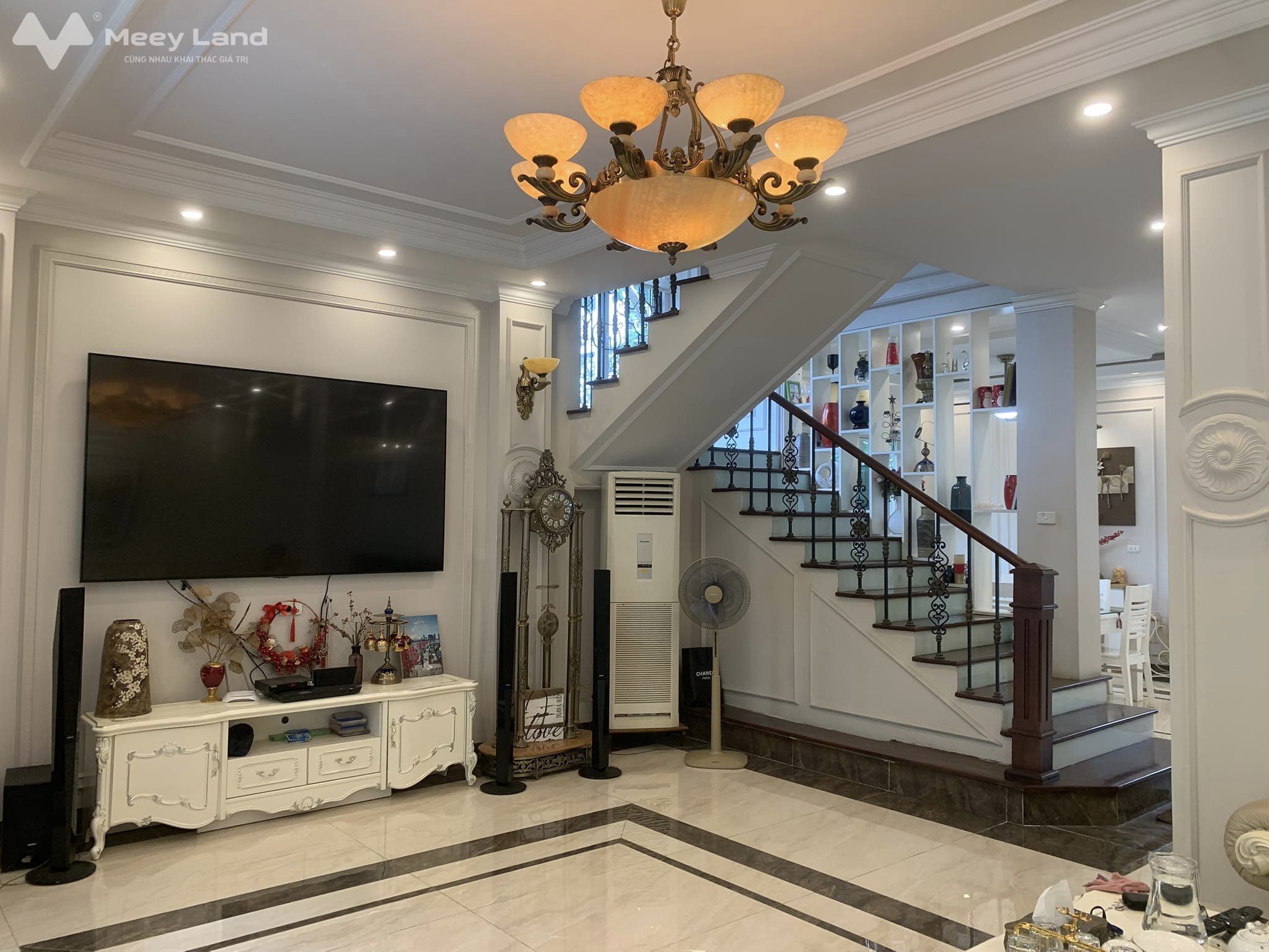 Bán biệt thự khu đô thị Văn Phú, Hà Đông, full nội thất sang trọng, đẳng cấp gần công viên