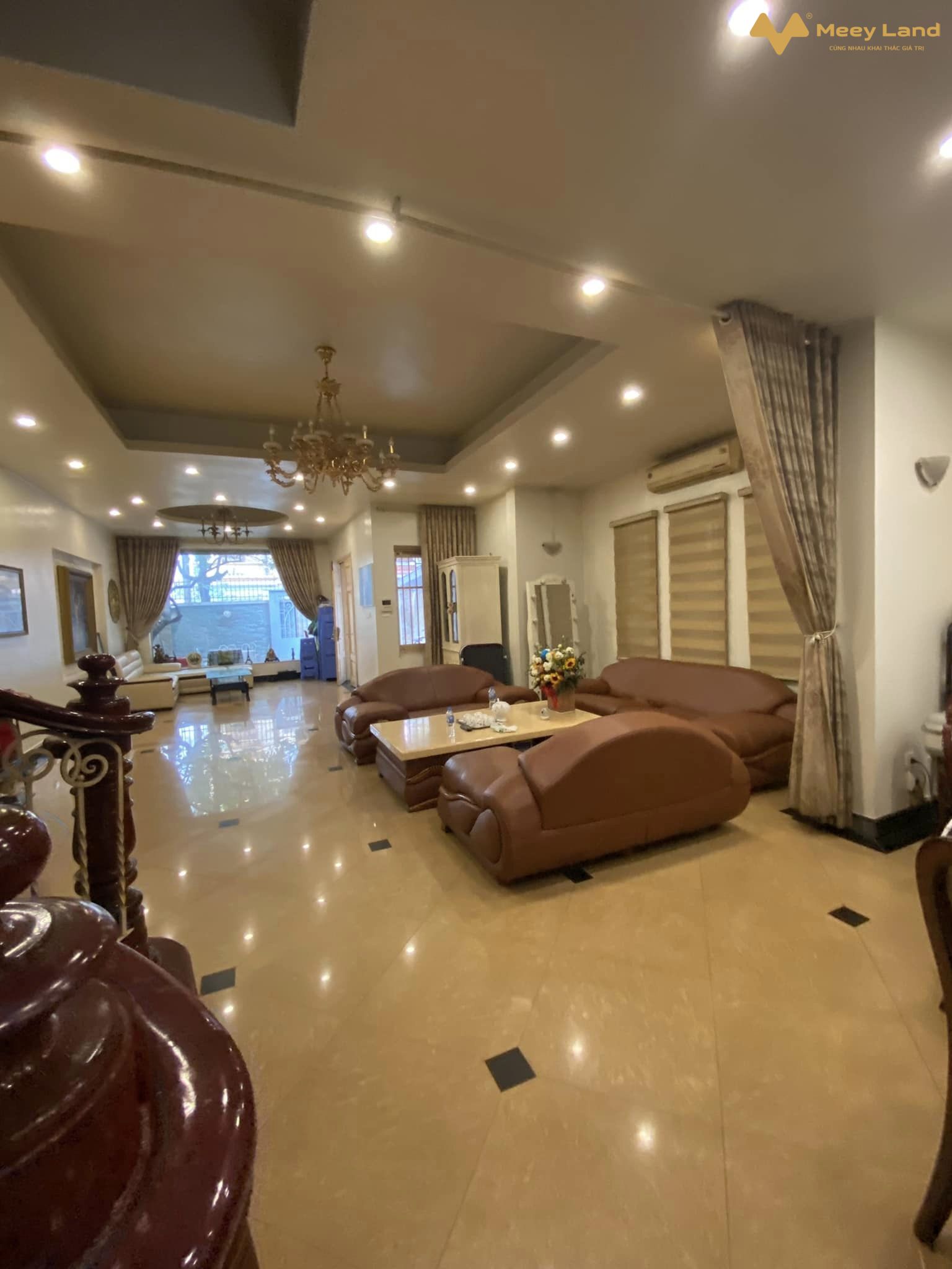 Chính chủ cần bán nhanh căn biệt thự ngay gần công viên Nghĩa Đô, Cầu Giấy