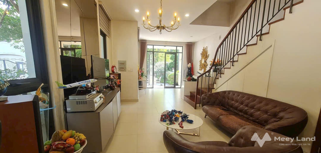 Bán biệt thự Vinhomes Thăng Long, lô góc, view hồ giá tốt nhất, tặng full nội thất