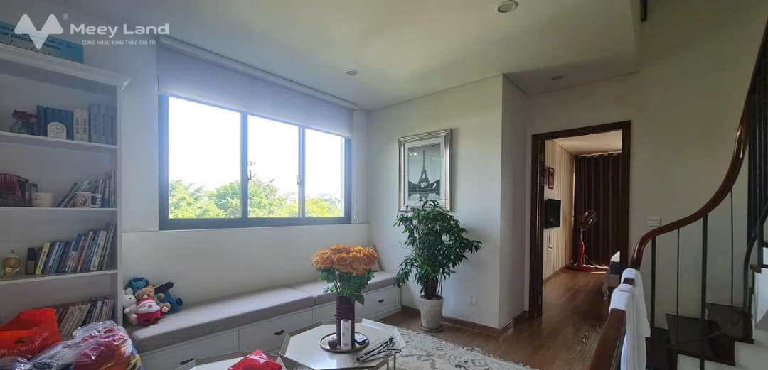 Bán biệt thự Vinhomes Thăng Long, lô góc, view hồ giá tốt nhất, tặng full nội thất